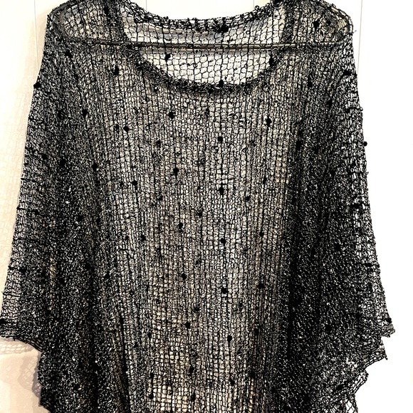 Beautiful shawls in good condition like new. Black /Turquoise / Coral. - Picture 4 of 9